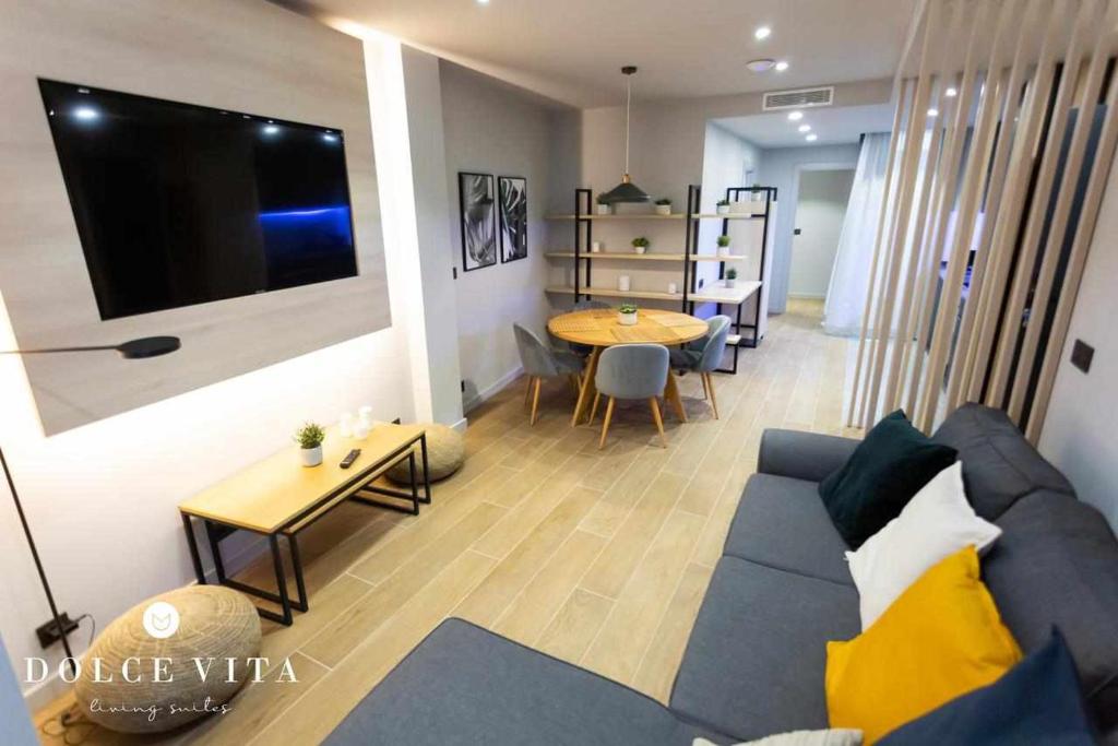 พื้นที่นั่งเล่นของ Apartamento Napoli living suites en Vila real