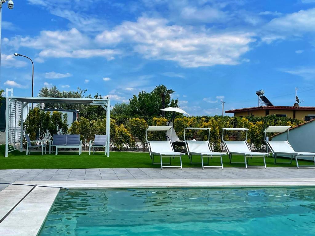 Πισίνα στο ή κοντά στο Villa Costantino