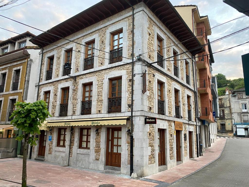 an old building on the side of a street at Hotel Piloñés in Infiesto