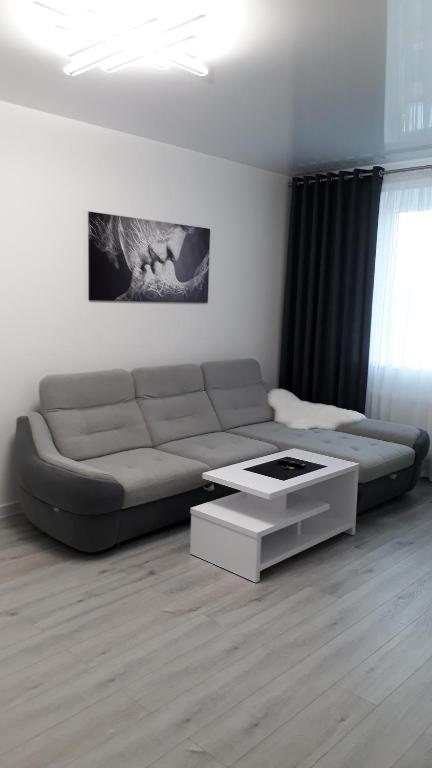 a living room with a couch and a coffee table at Комфортная квартира по проспекту Коцюбинского , жк Туркиш Сити in Vinnytsya