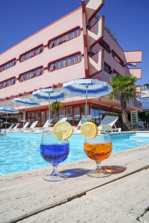 Bazén v ubytování Onda Hotel nebo v jeho okolí