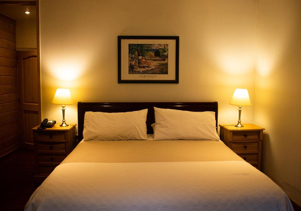 Postel nebo postele na pokoji v ubytování El Reloj Hotel