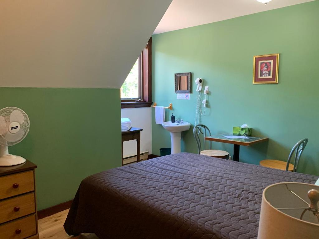 Postel nebo postele na pokoji v ubytování L'Auberge Refuge du Trappeur