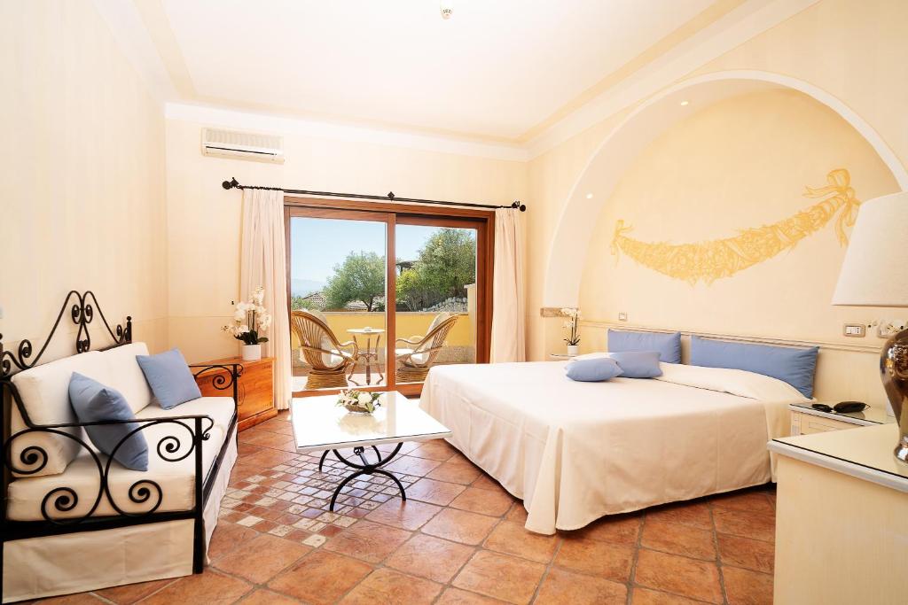 Postel nebo postele na pokoji v ubytování LH Hotel Pozzo Sacro