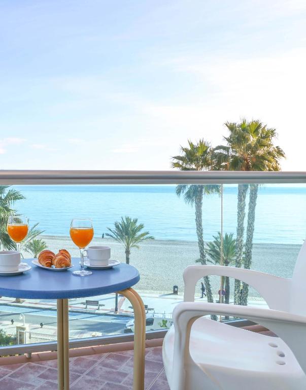 Getränke in der Unterkunft KAKTUS Hotel Kaktus Albir