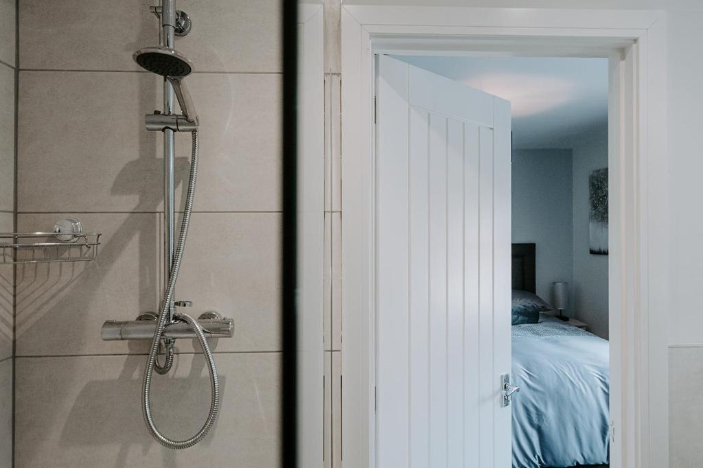The Royal Oak - Deluxe King Room