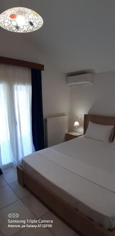 Postel nebo postele na pokoji v ubytování Achille's apartment