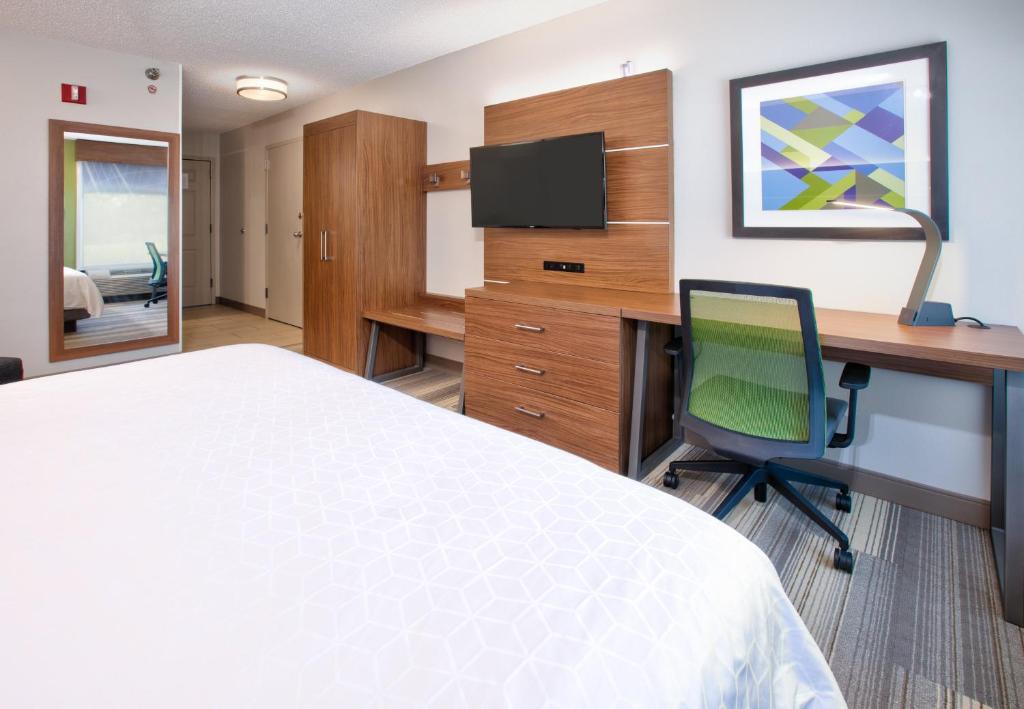 a hotel room with a bed and a desk and a chair at Holiday Inn Express - Hope by IHG in Hope