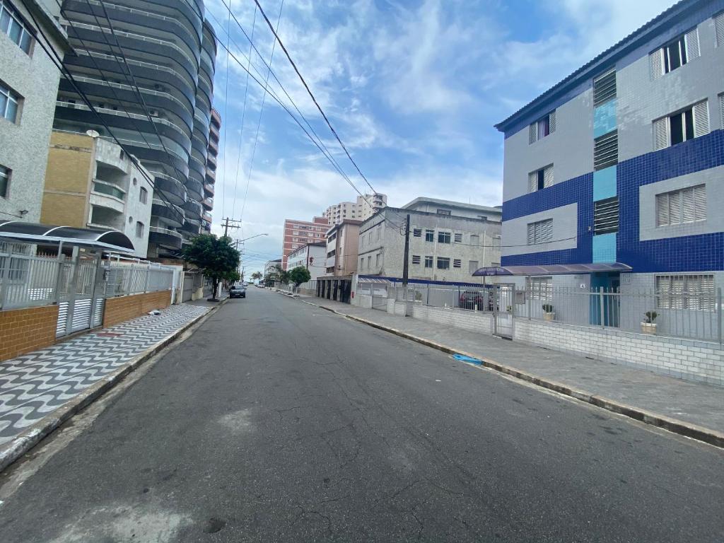  Apto Vila Tupi a 50m do mar