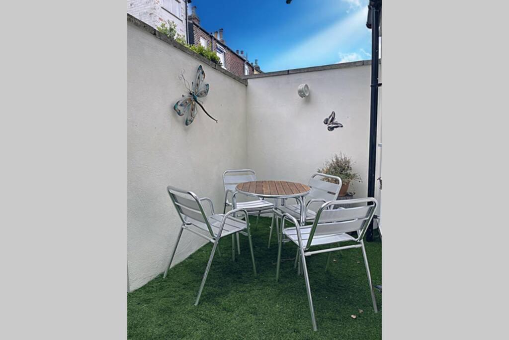 Durham House - Fantastic Location and Great Price in Scarborough 5
