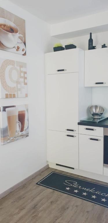 Kuchyň nebo kuchyňský kout v ubytování Ferienwohnung Ostseepalast