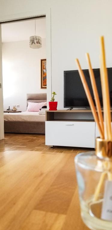 City Center Cute and Comfy Apartment - Ajia Apartments - Hizvo