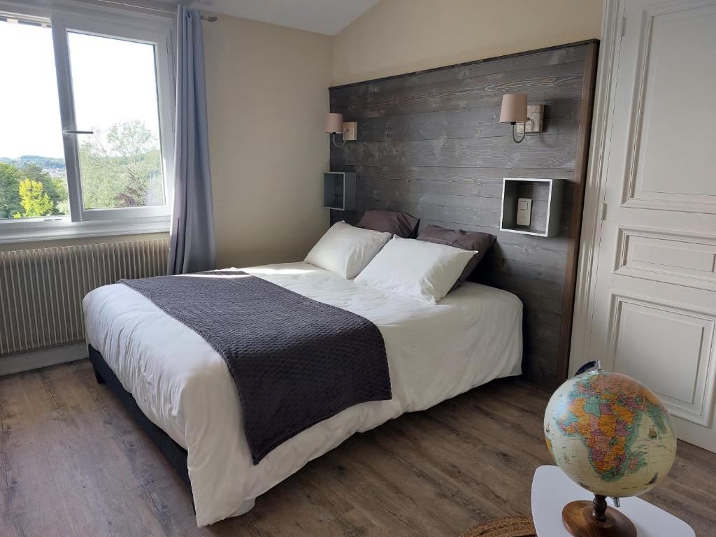 Postel nebo postele na pokoji v ubytování Chambres d'hotes Le relais globe trotteur