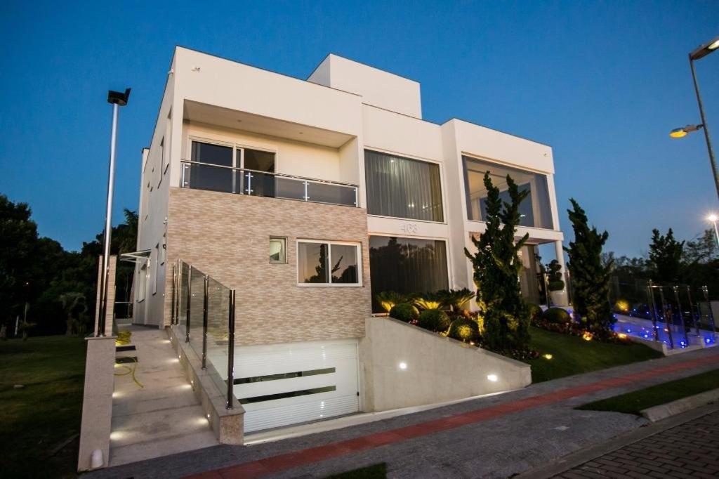  Casa nova luxuosa em Canasvieiras