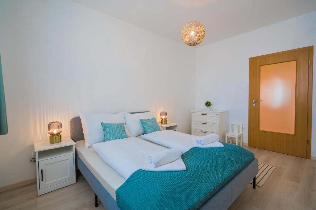 Posteľ alebo postele v izbe v ubytovaní MyFlat Golden Coast Panorama Apartment