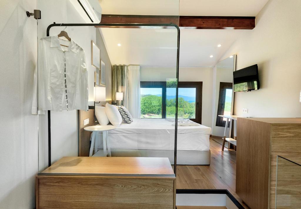 Postel nebo postele na pokoji v ubytování Dionysus Apartments & Suites