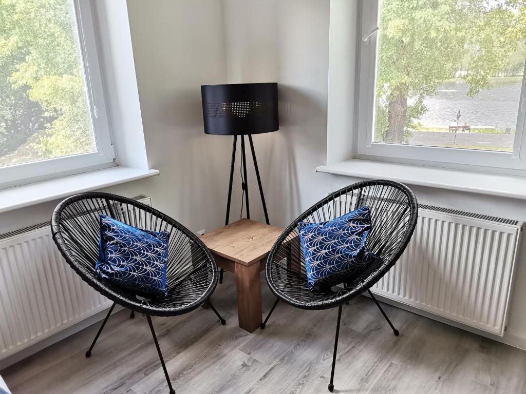 Televízia a/alebo spoločenská miestnosť v ubytovaní Kamienica nad Maltą- Mieszkania nad Jeziorem Maltańskim