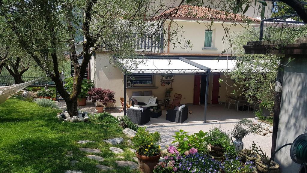A garden outside B&B ForseSiForseNo