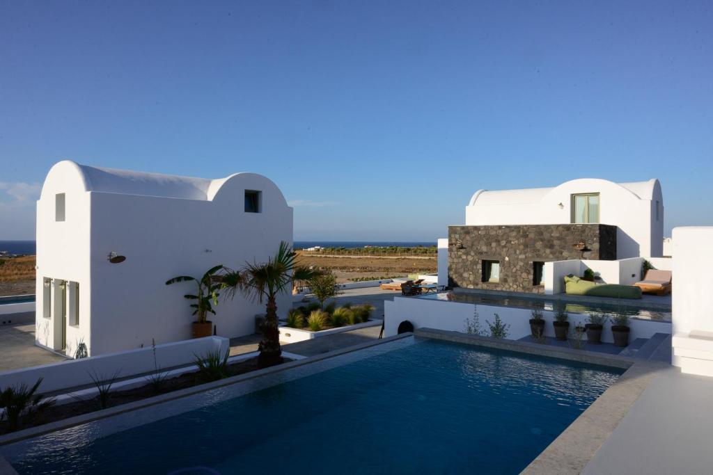 Bazén v ubytování Oia Kissiri - private pool villas nebo v jeho okolí