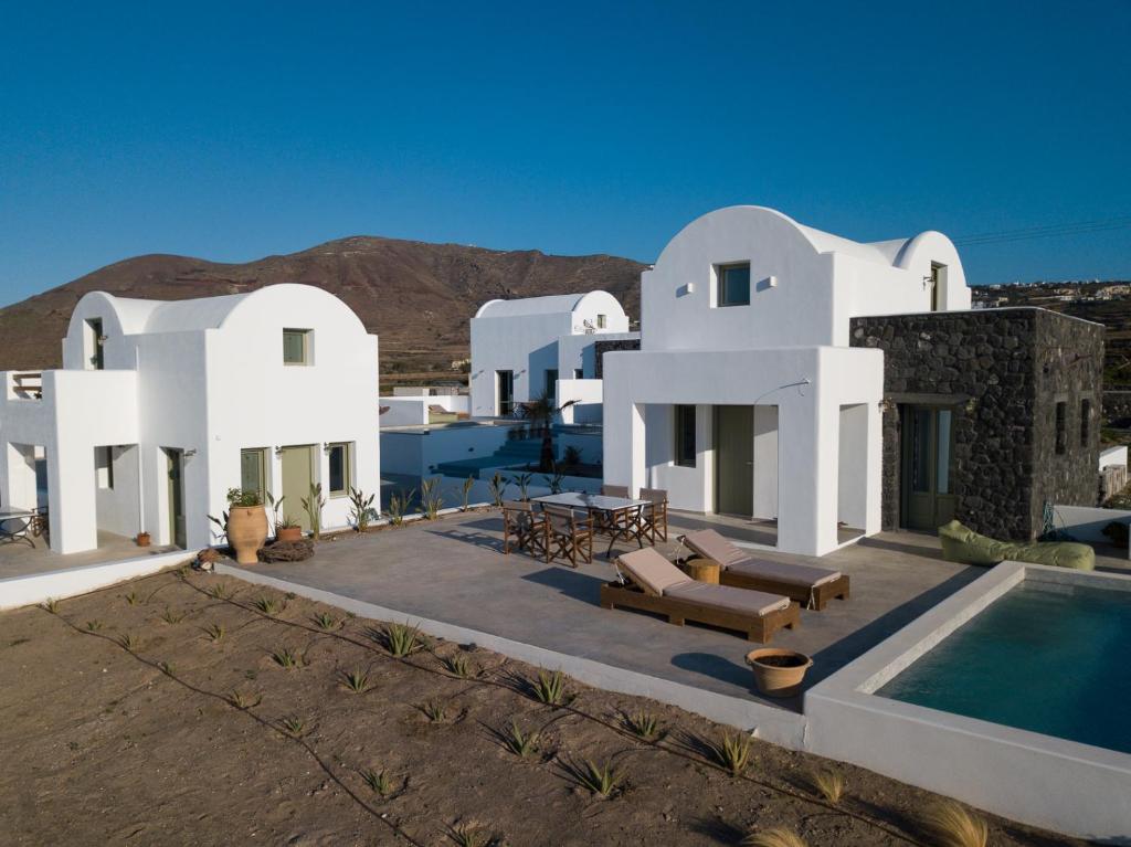 Bazén v ubytování Oia Kissiri - private pool villas nebo v jeho okolí