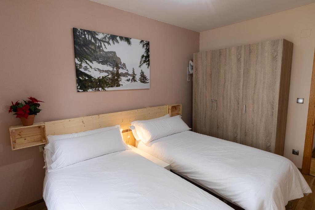 Postel nebo postele na pokoji v ubytování IBON - sencillo y con wifi BY PIRINEOS360