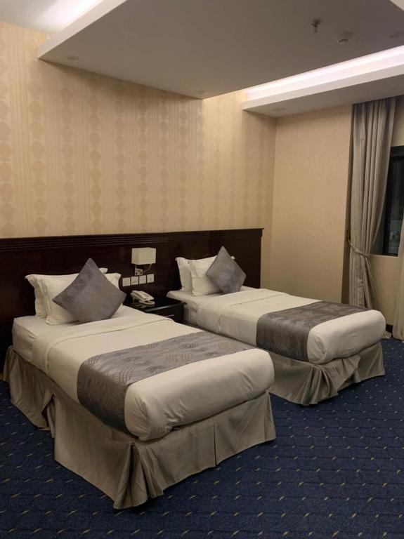 Postel nebo postele na pokoji v ubytování Al Maali Hotel Jazan