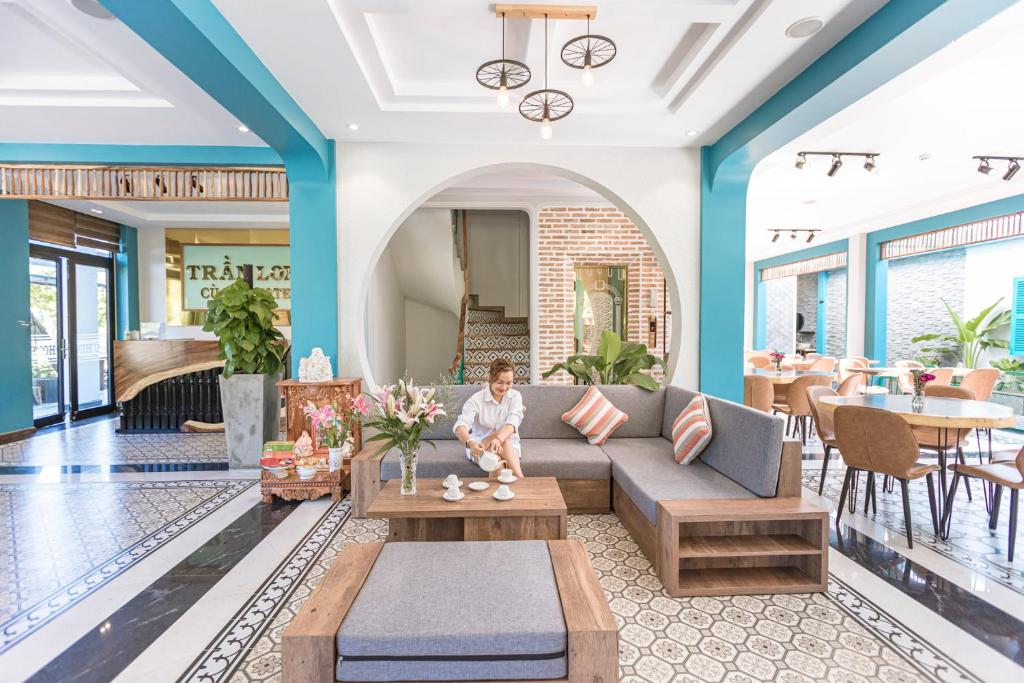 Posezení v ubytování Trần Long Cù Hin Hotel