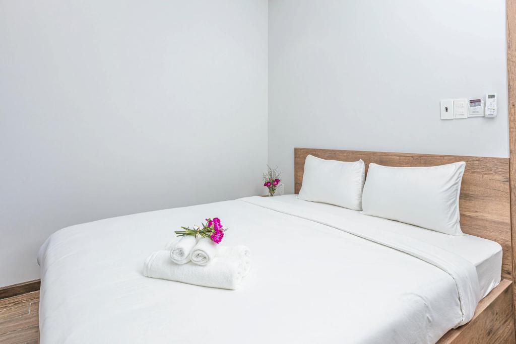 Postel nebo postele na pokoji v ubytování Trần Long Cù Hin Hotel