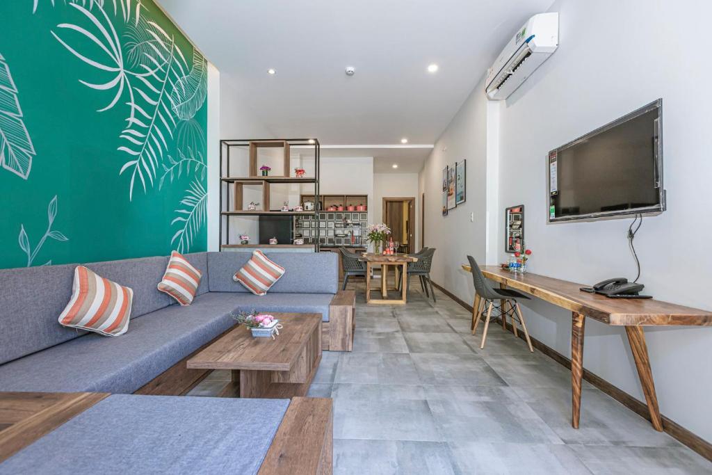 TV a/nebo společenská místnost v ubytování Trần Long Cù Hin Hotel