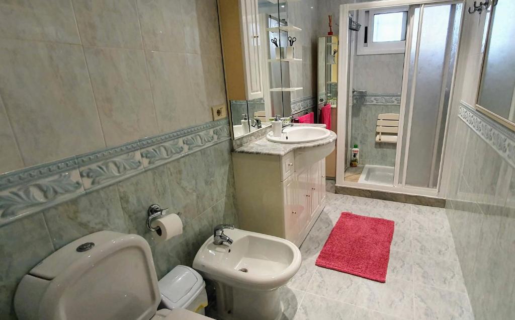 A bathroom at Casa Porto, con Garaje