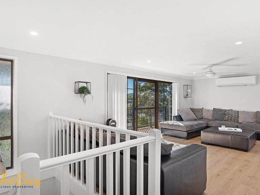 Amaroo Cres No 20 Fingal Bay Holiday Home, Fingal Bay (updated prices 2024)