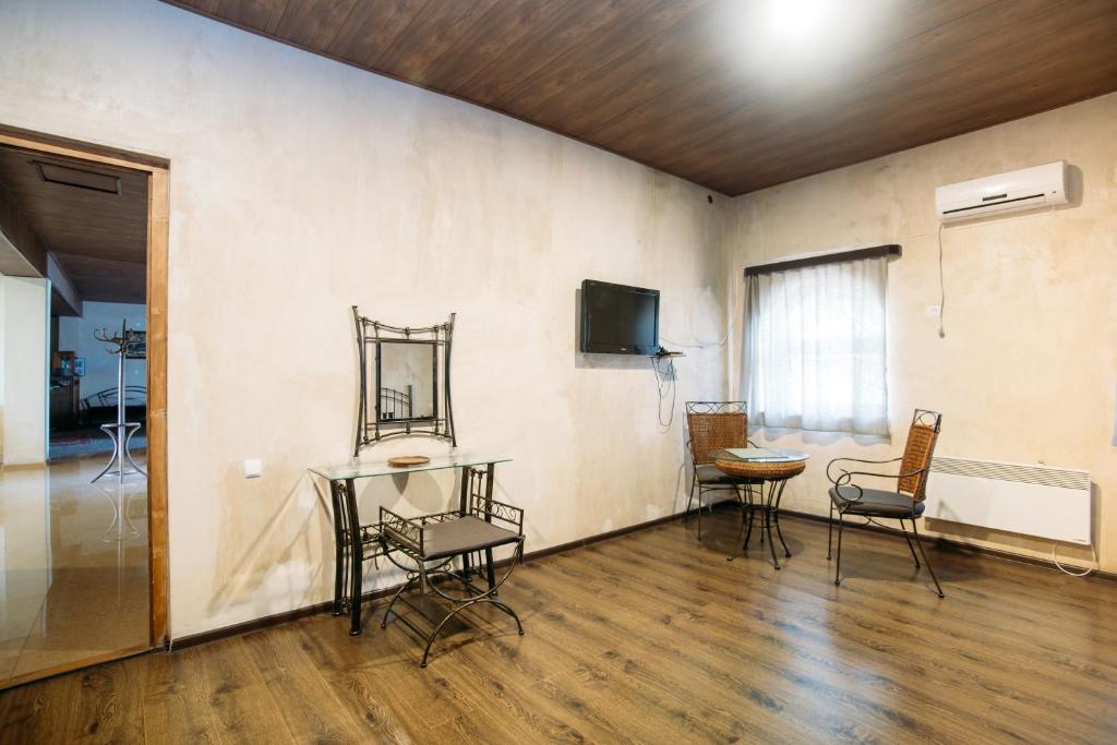 TV a/nebo společenská místnost v ubytování Chateau Eniseli