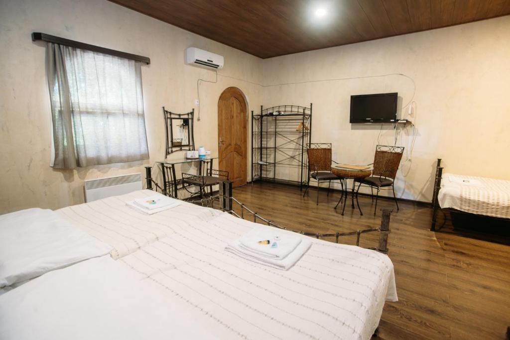 Postel nebo postele na pokoji v ubytování Chateau Eniseli