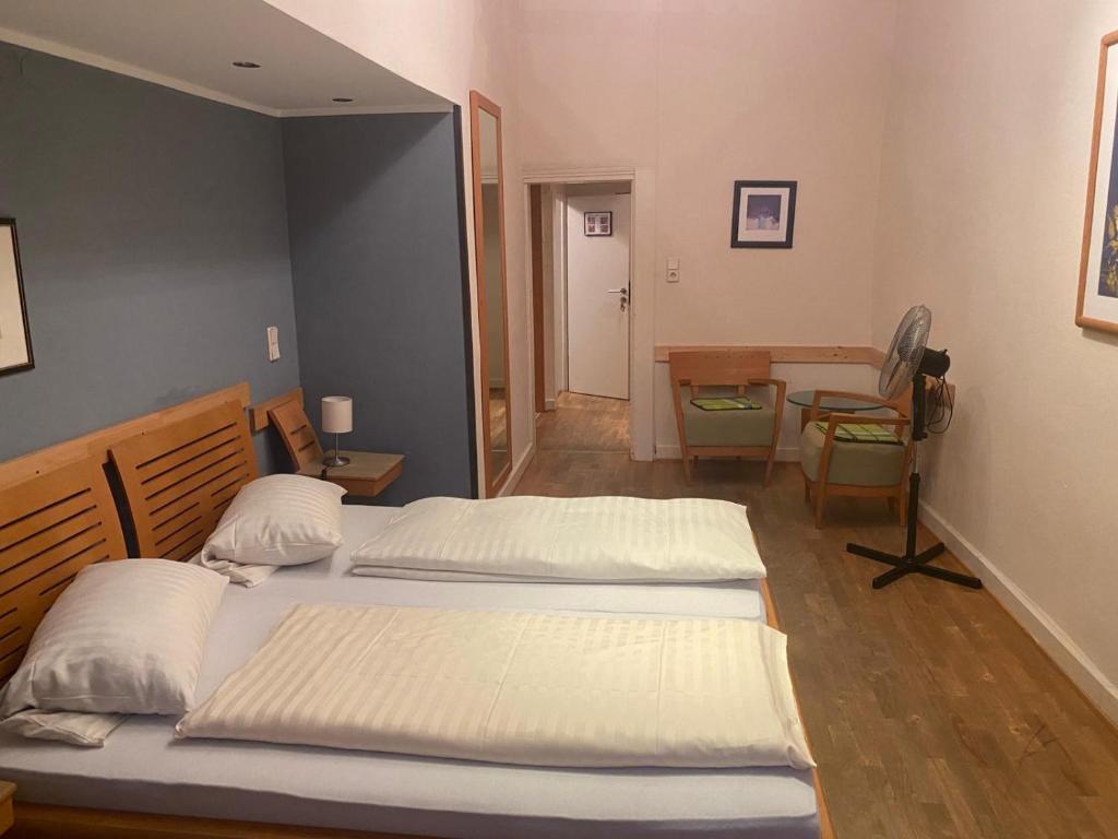 Säng eller sängar i ett rum på Hotel Restaurant Frankenturm