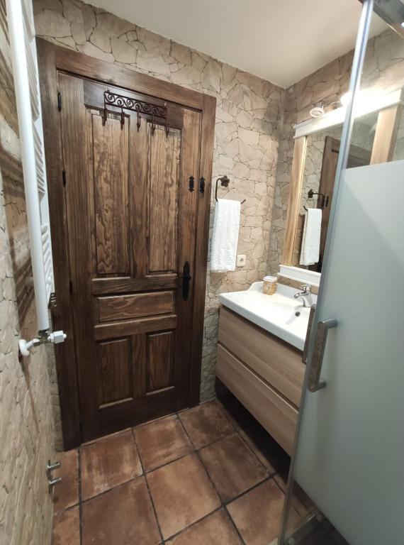 A bathroom at LAS 4 ESTACIONES - Rascafría