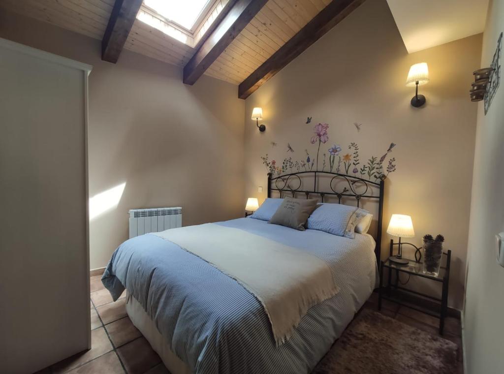 A bed or beds in a room at LAS 4 ESTACIONES - Rascafría