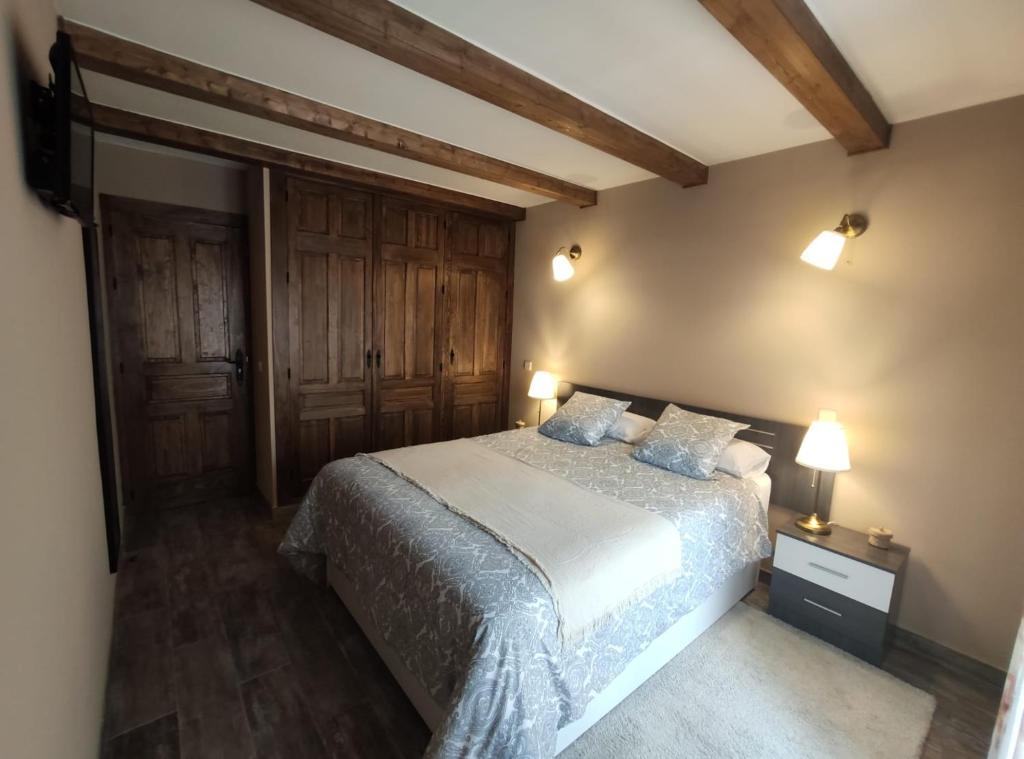 A bed or beds in a room at LAS 4 ESTACIONES - Rascafría