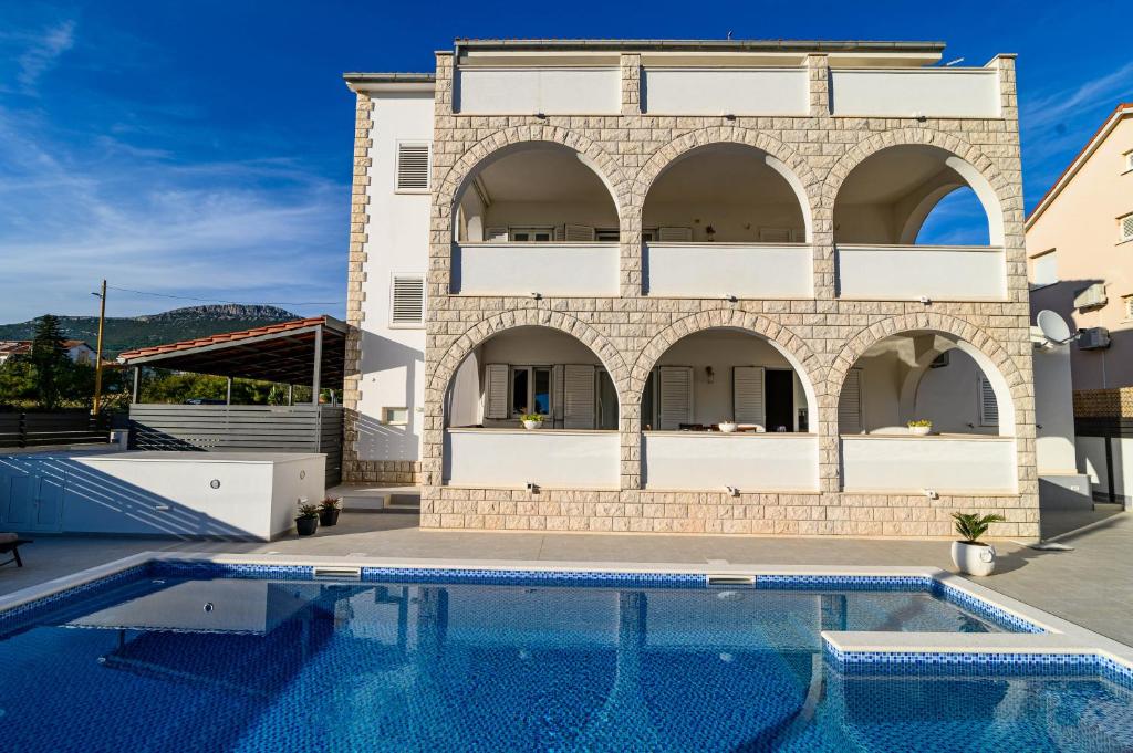 Bassenget på eller i nærheten av Villa Relax - beautiful Apartment with heated saltwater pool & jacuzzi