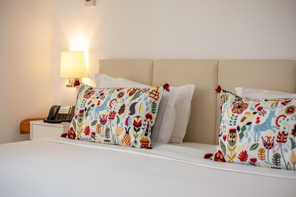 Cama ou camas em um quarto em Hotel Cidade de Olhão