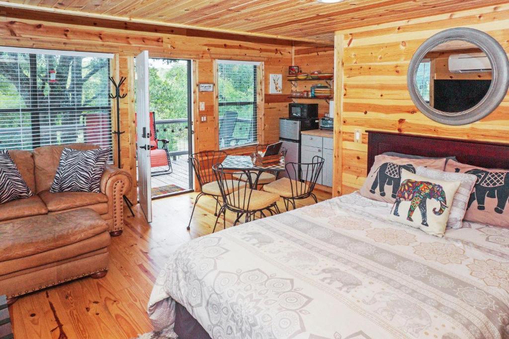 Arbor House of Dripping Springs Safari House, Dripping Springs