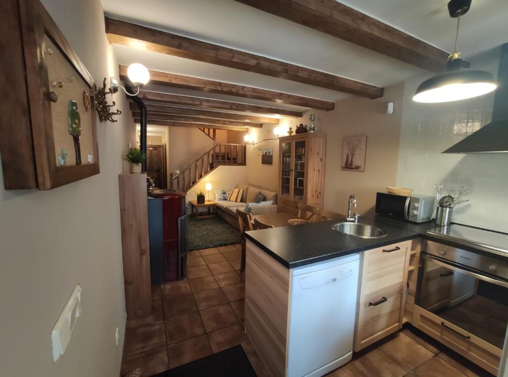 A kitchen or kitchenette at LAS 4 ESTACIONES - Rascafría