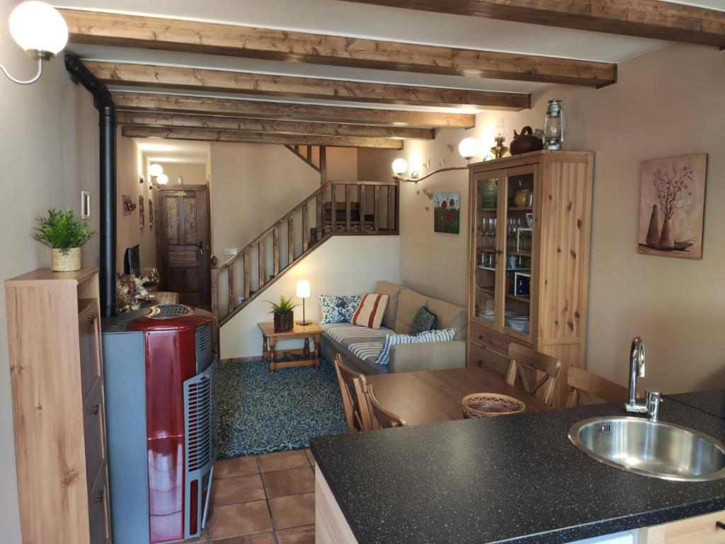 A kitchen or kitchenette at LAS 4 ESTACIONES - Rascafría