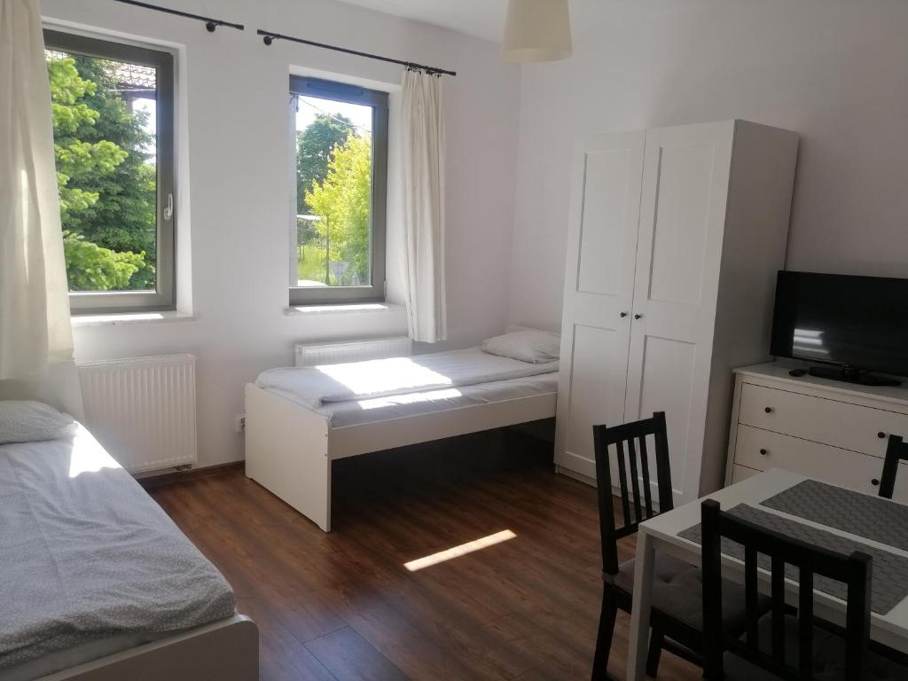 Een bed of bedden in een kamer bij Prokocim Apartments