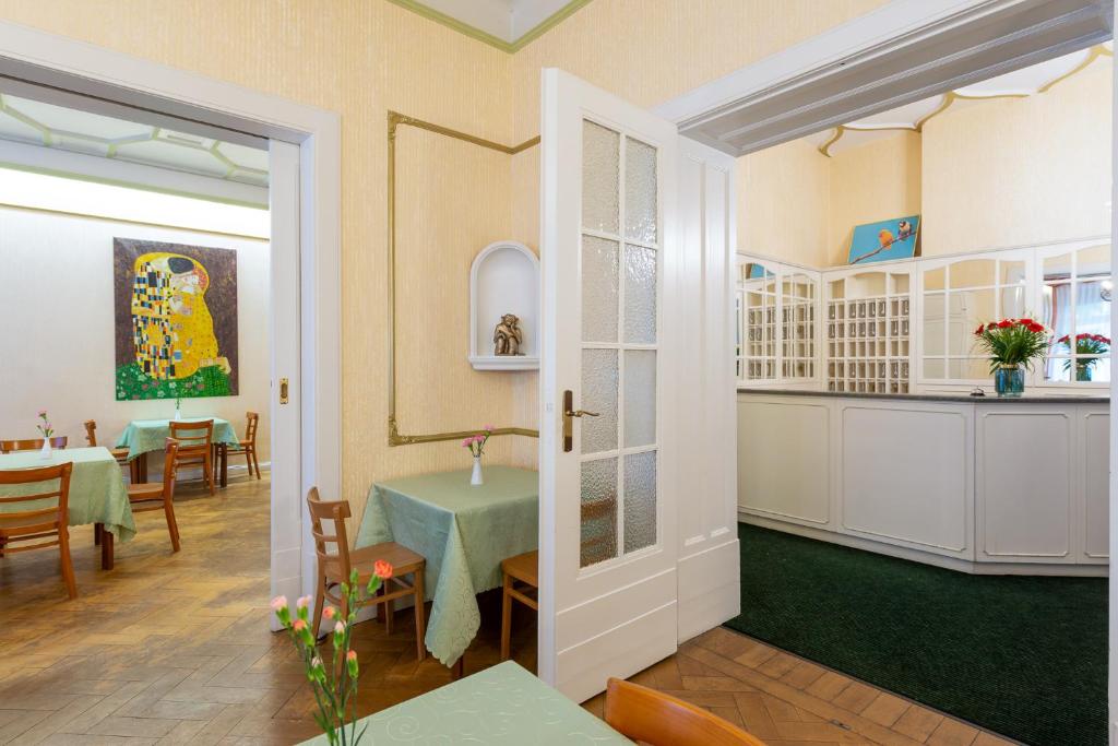 W22 Hotel am Kurfürstendamm - Resim 28