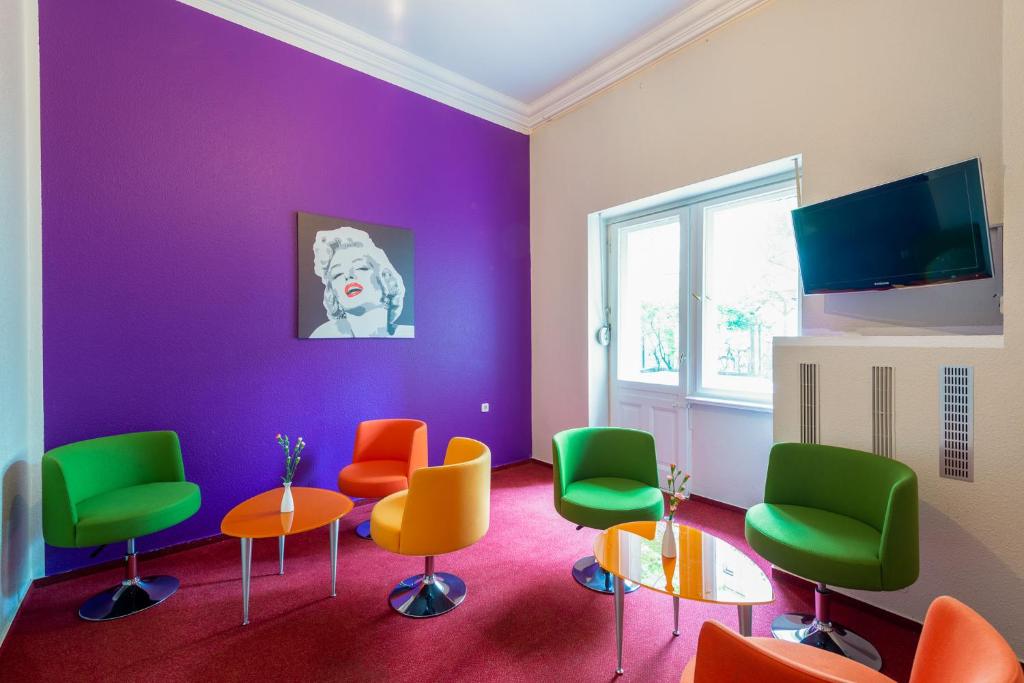 TV a/nebo společenská místnost v ubytování W22 Hotel am Kurfürstendamm