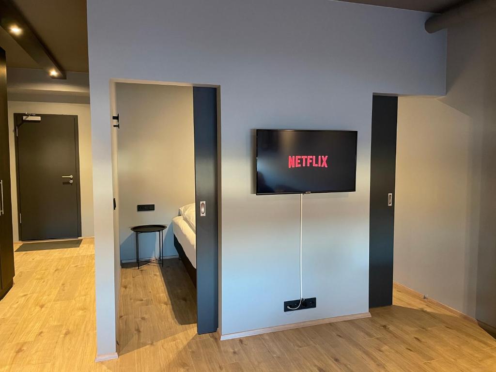 TV a/nebo společenská místnost v ubytování North Apartments Suites