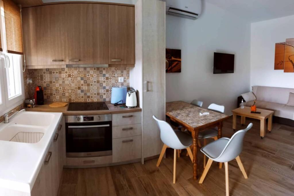 Kuchnia lub aneks kuchenny w obiekcie Voula's Cozy Studio in Ano Mera Mykonos