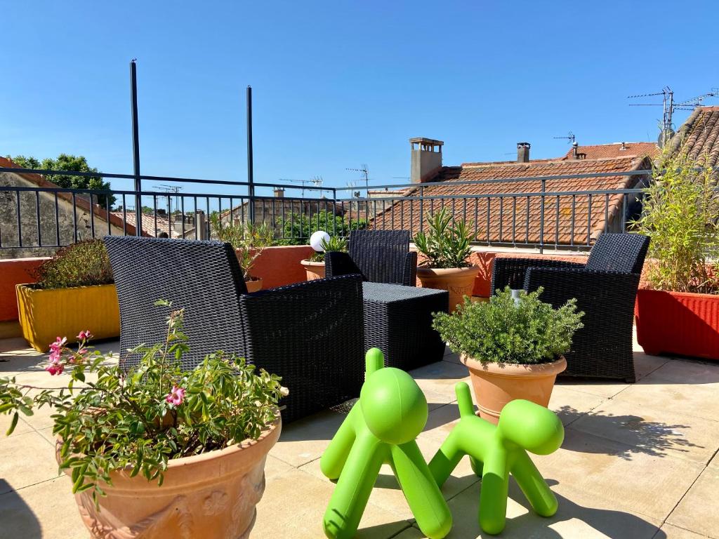 Balcony o terrace sa Hôtel Porte de Camargue - Les Quais d'Arles