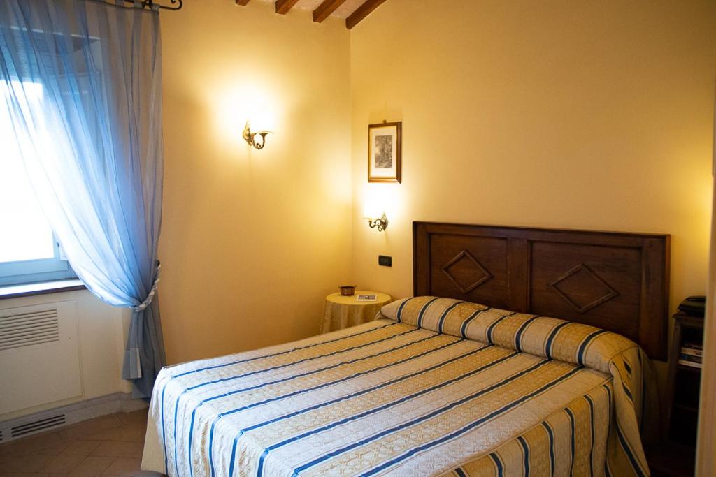 Postel nebo postele na pokoji v ubytování Palazzo Leti Residenza d'Epoca