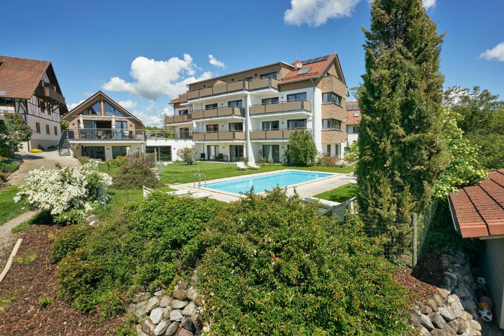 an aerial view of a house with a swimming pool at Landhaus Hoher in Oberteuringen